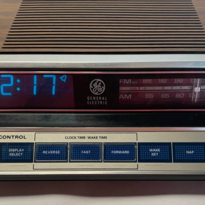 GE General Electric Model No. 7-4662B AM/FM Alarm Clock Radio Vintage Tested Profile Picture