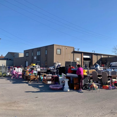 Big indoor outdoor sale 2415 Meyer rd . $5 fill a bag (bag provided OUTSIDE CLOTHES AND TOYS ONLY) Profile Picture