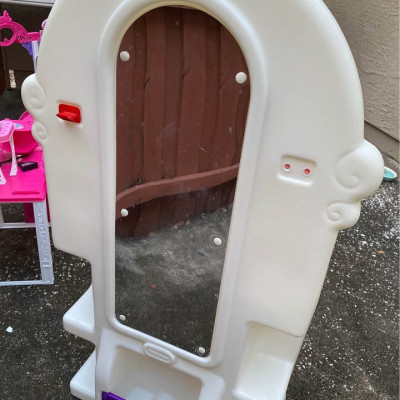 Little Tikes Vintage girls vanity Profile Picture