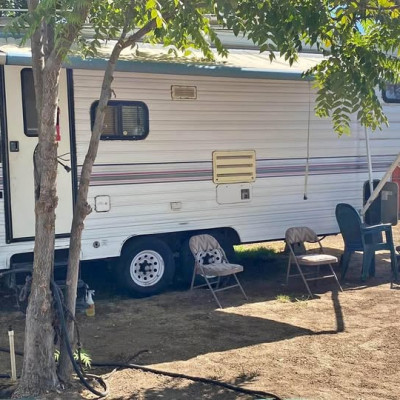 Renta de Espacio para Parquear tu Traila y Puedes vivir en ella Fresno en el area De Westside Profile Picture